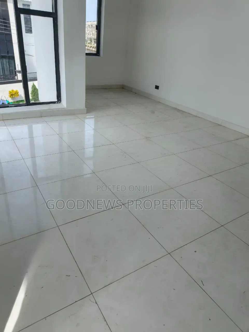 5bdrm Duplex in Ikota for sale