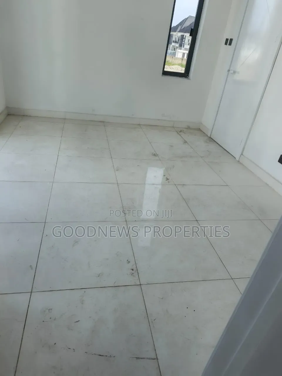 5bdrm Duplex in Ikota for sale