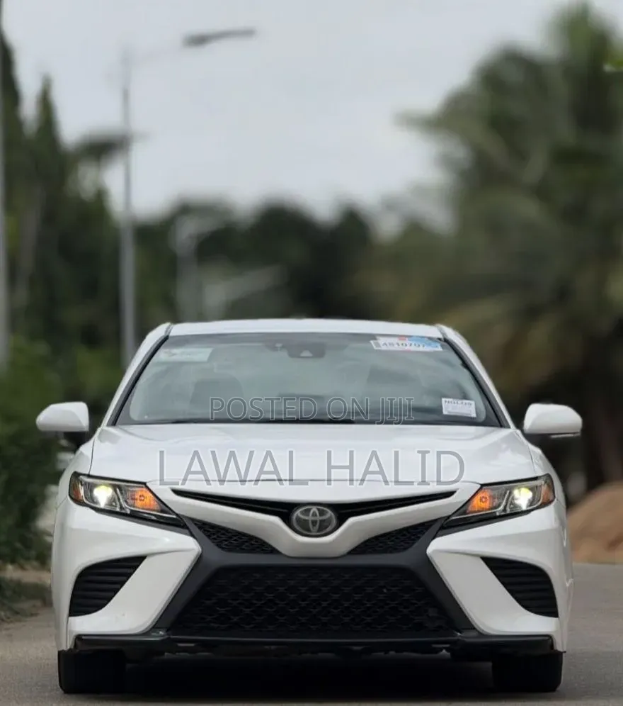 Toyota Camry 2018 White