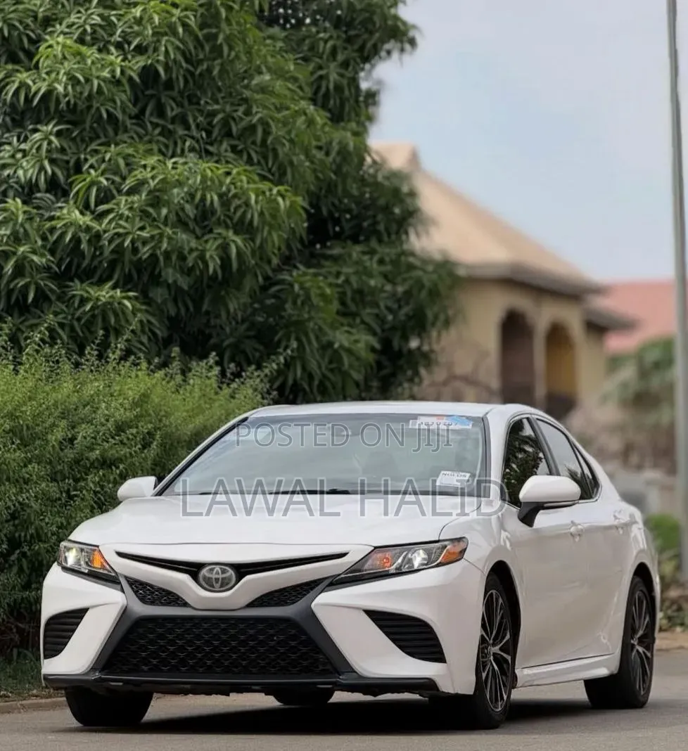 Toyota Camry 2018 White
