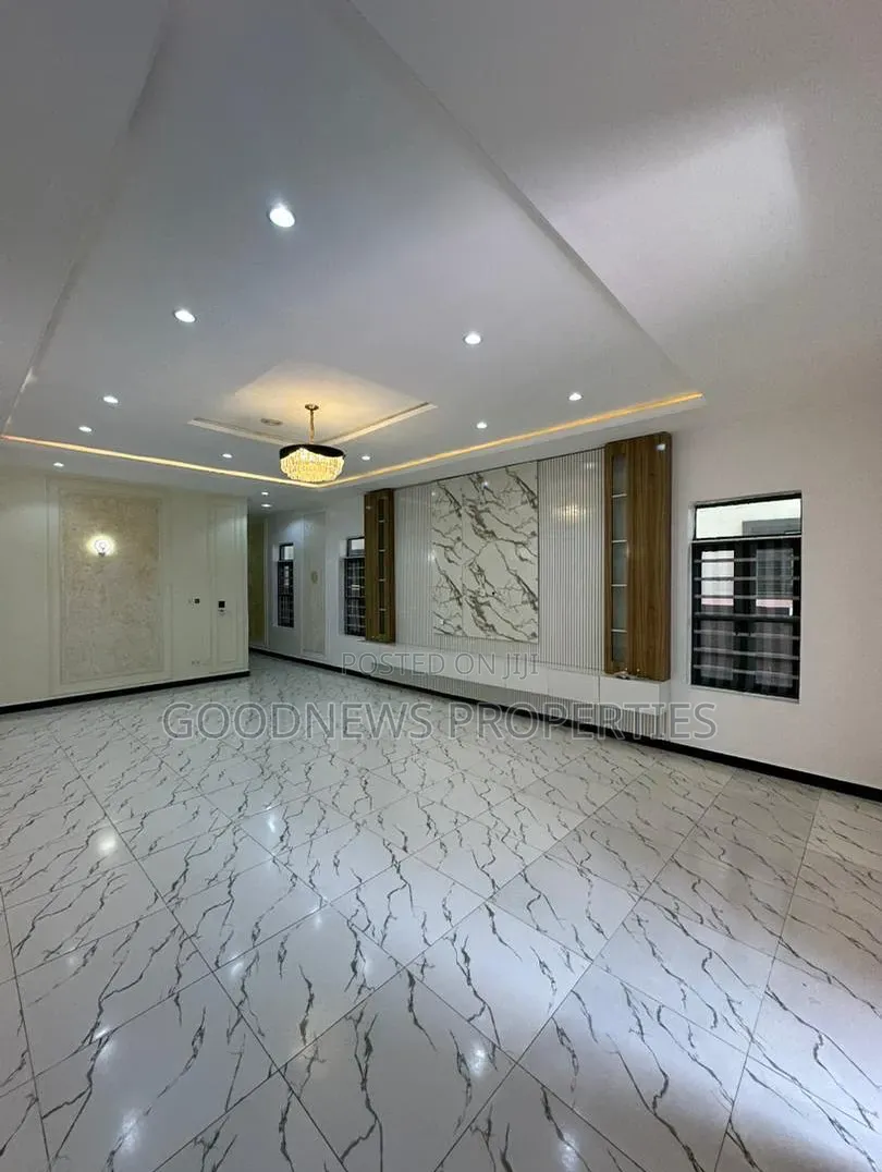 5bdrm Mansion in Orchid Road, Ikota for sale