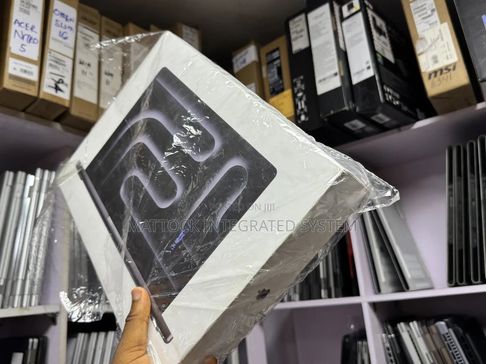 New Laptop Apple MacBook Pro 2025 M5 16GB Apple M5 SSD 512GB