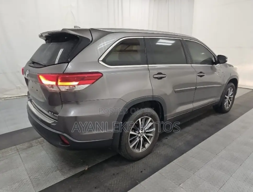 Toyota Highlander 2018 Gray