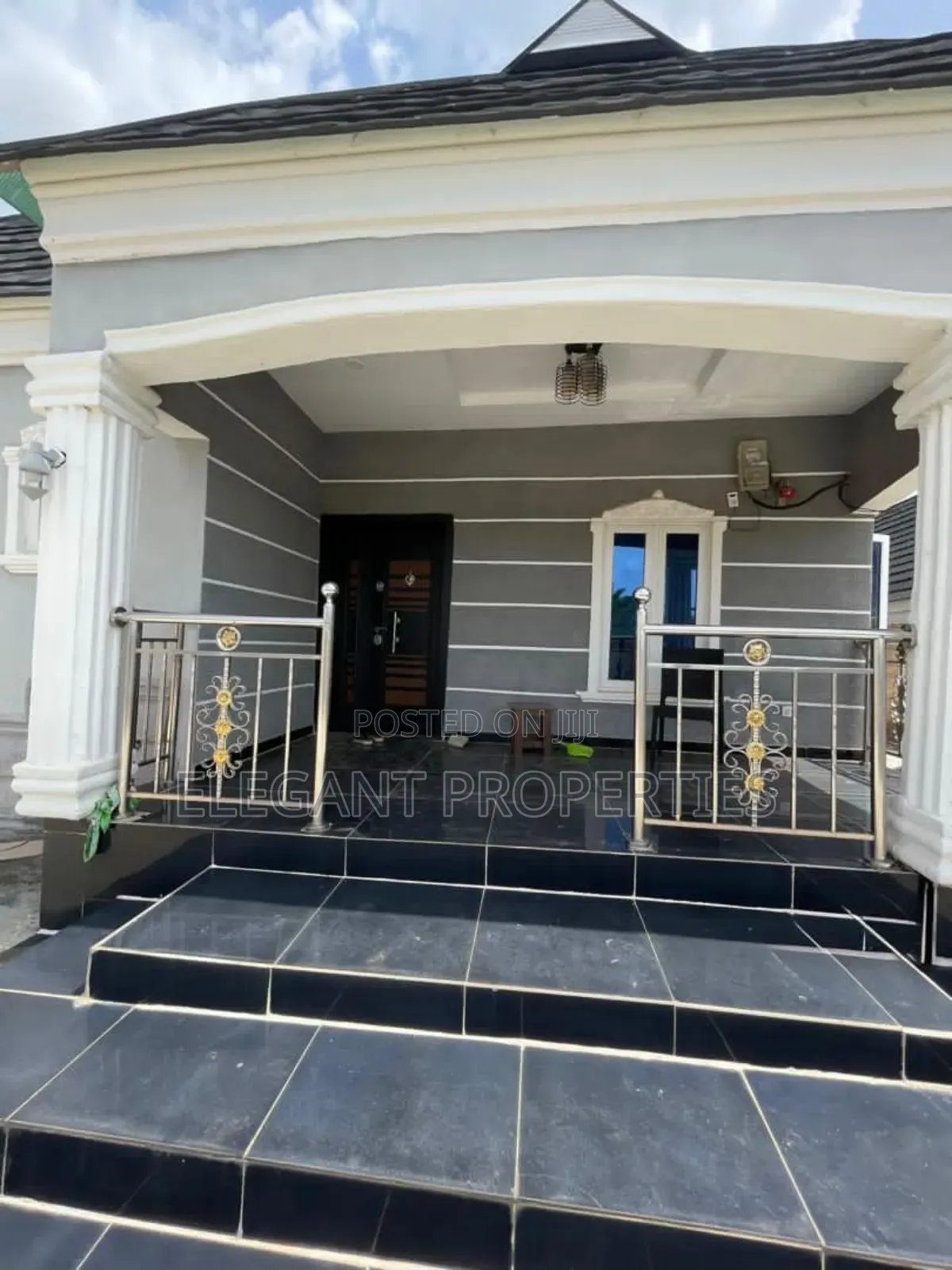 3bdrm Bungalow in At Ilupeju Area, Osogbo for sale
