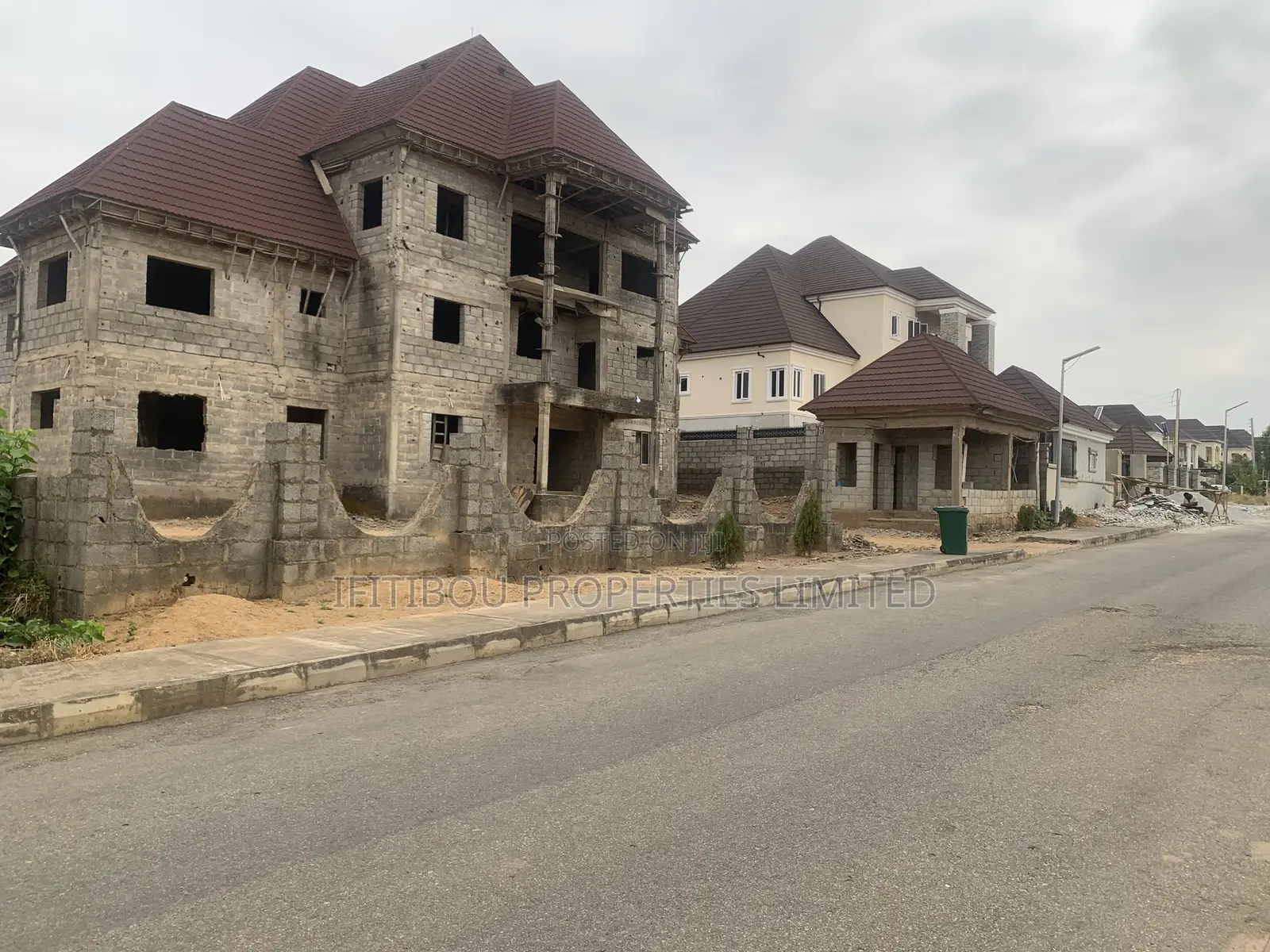 6bdrm Duplex in River Park Estate, Sabon Lugbe for sale