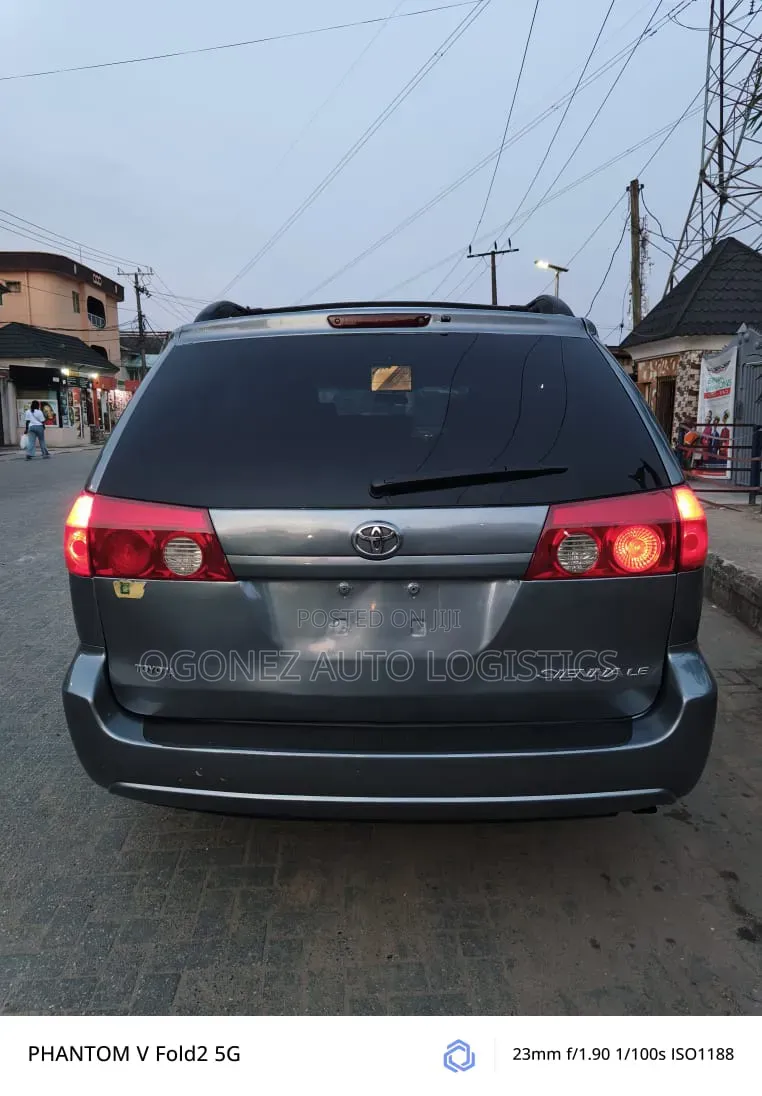 Toyota Sienna LE AWD 2006 Blue