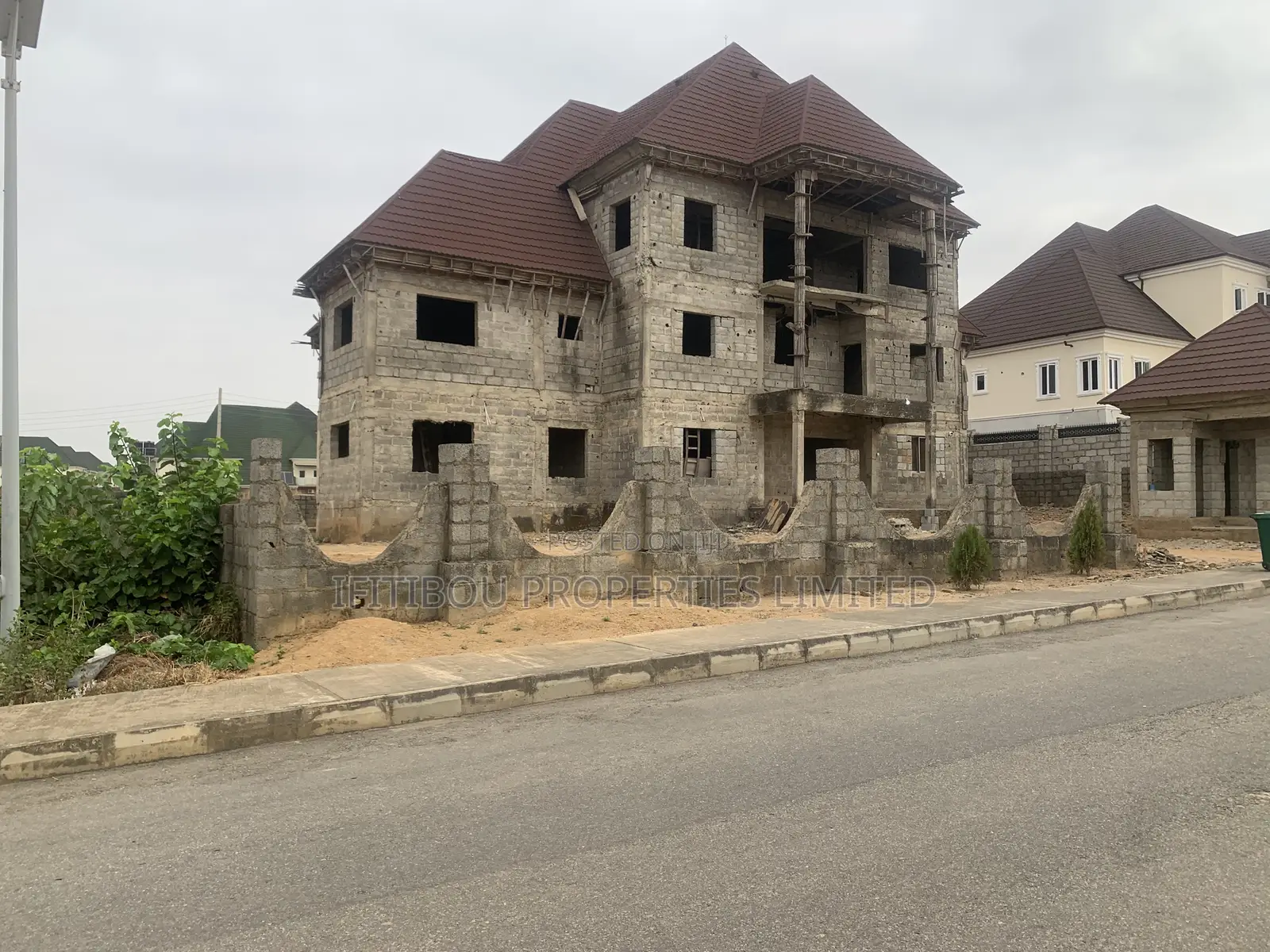 6bdrm Duplex in River Park Estate, Sabon Lugbe for sale