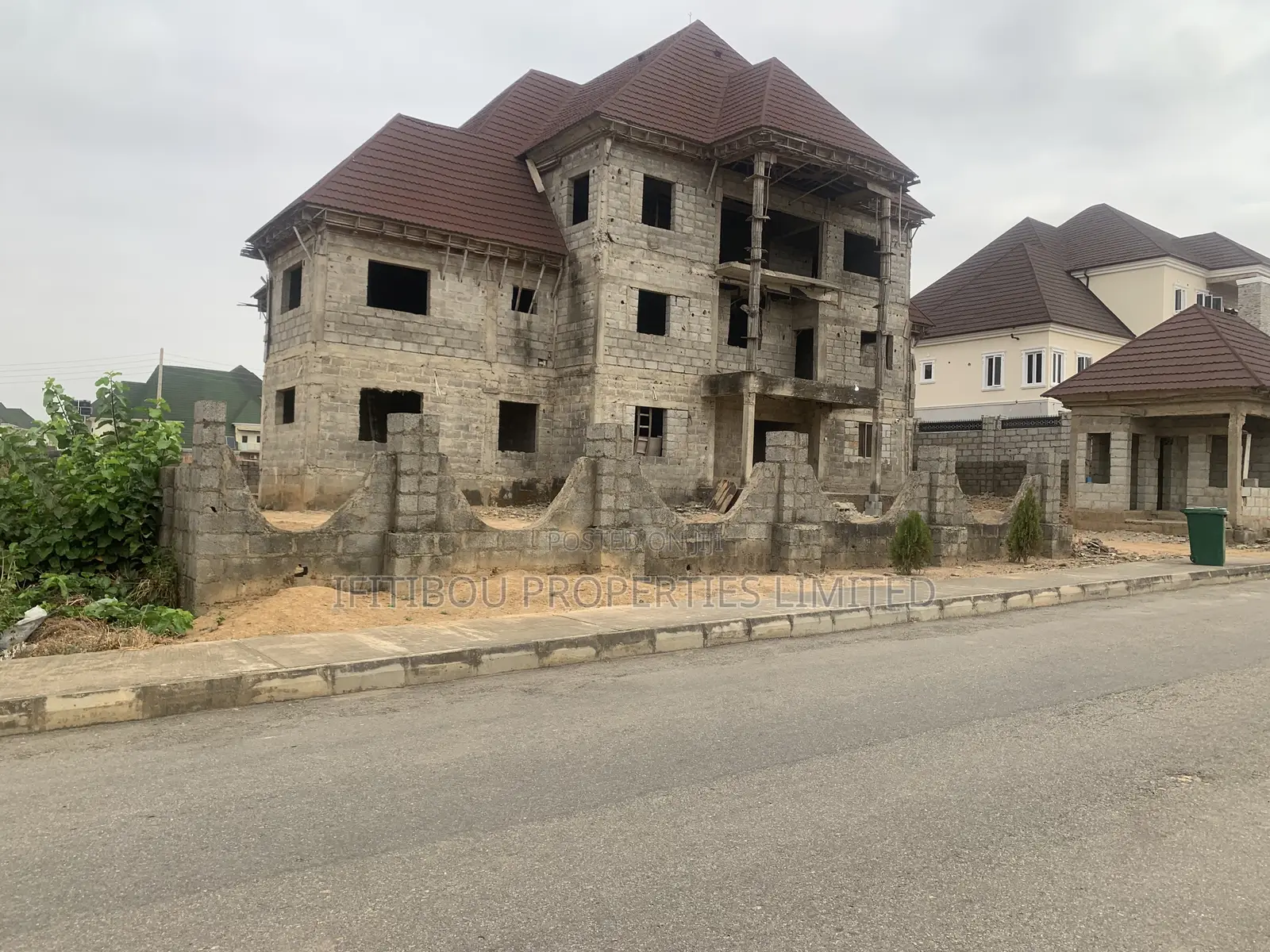 6bdrm Duplex in River Park Estate, Sabon Lugbe for sale