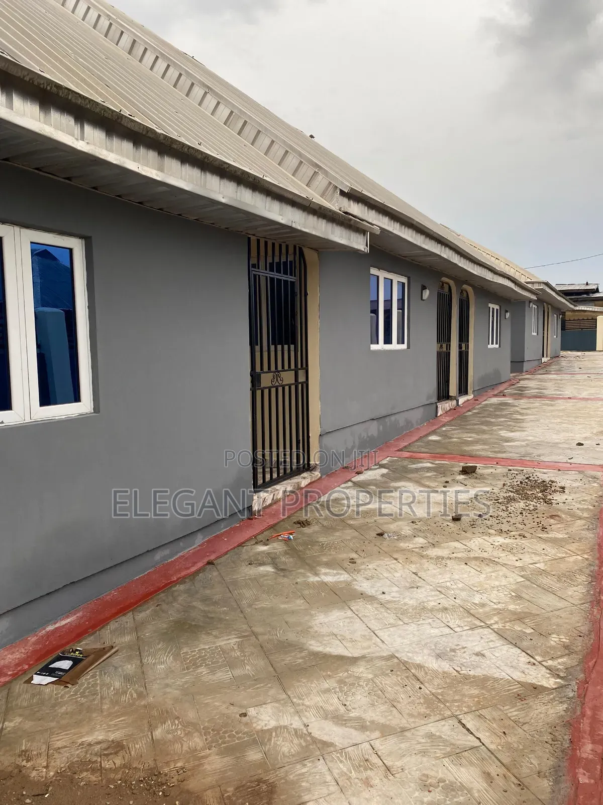 Mini Flat in Behind Ibedc Office for rent