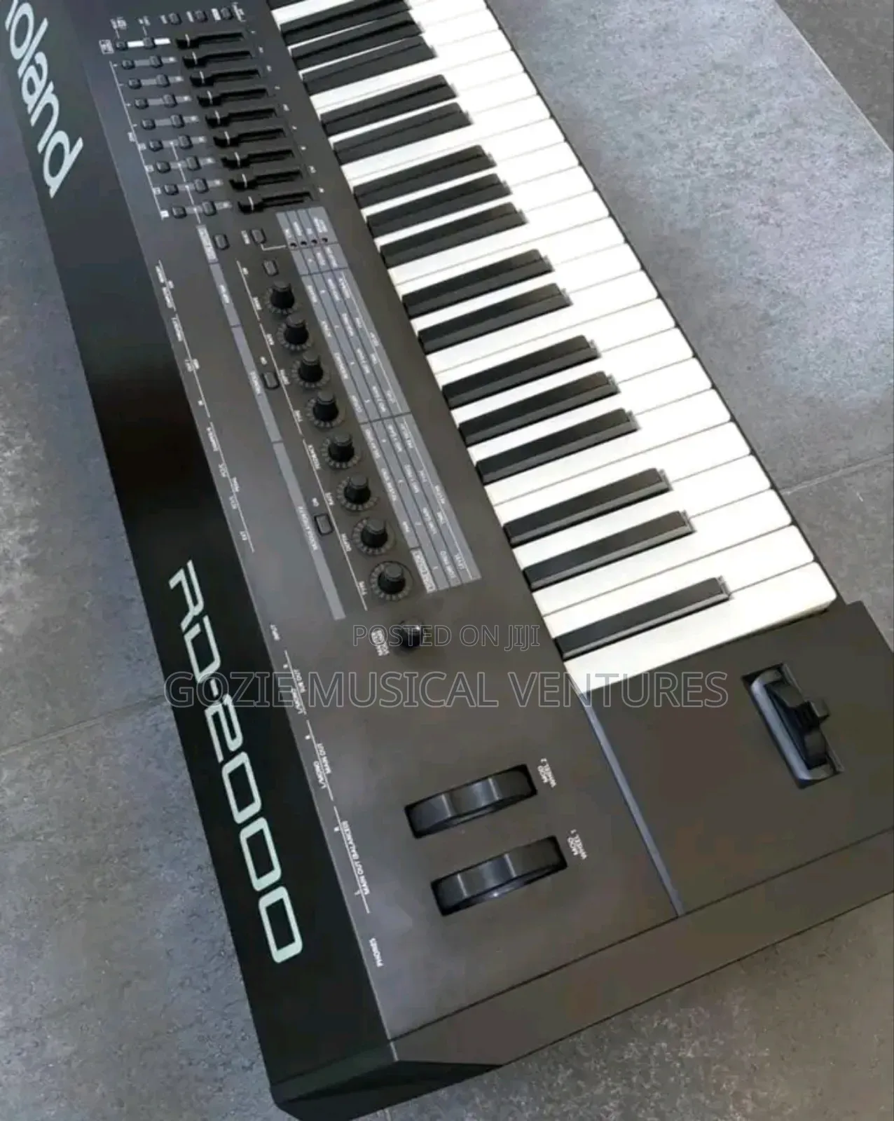 Roland Rd-2000 Stage Piano 88 Key's Synthesizer Workstation