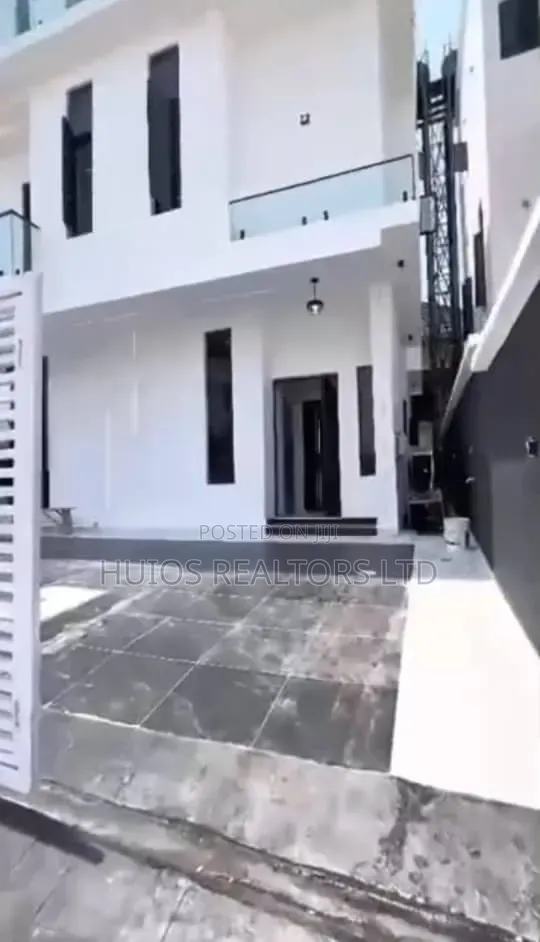 5bdrm Duplex in Sangotedo for sale