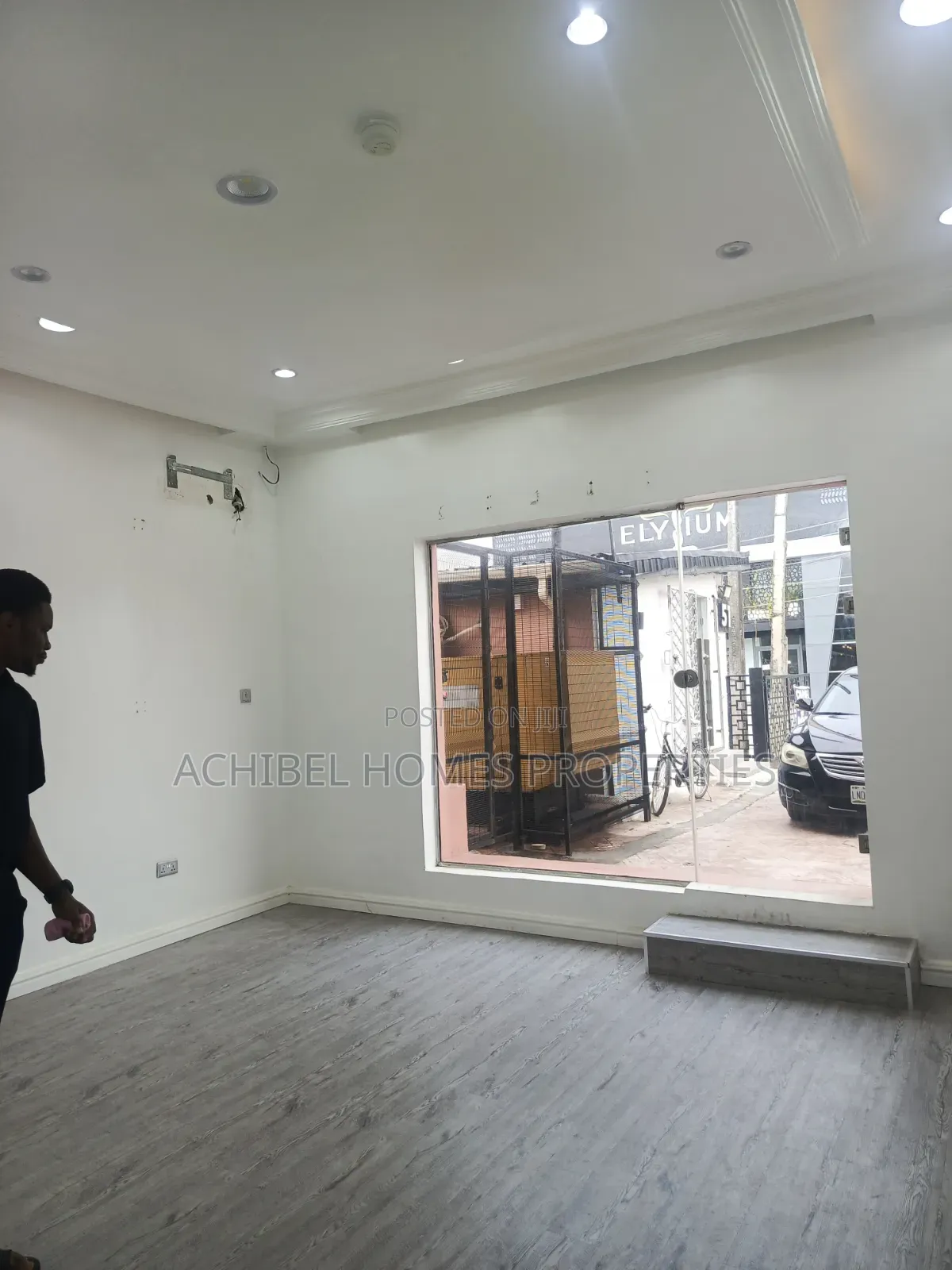 A Shop Space in Lekki Phase 1 for Letting