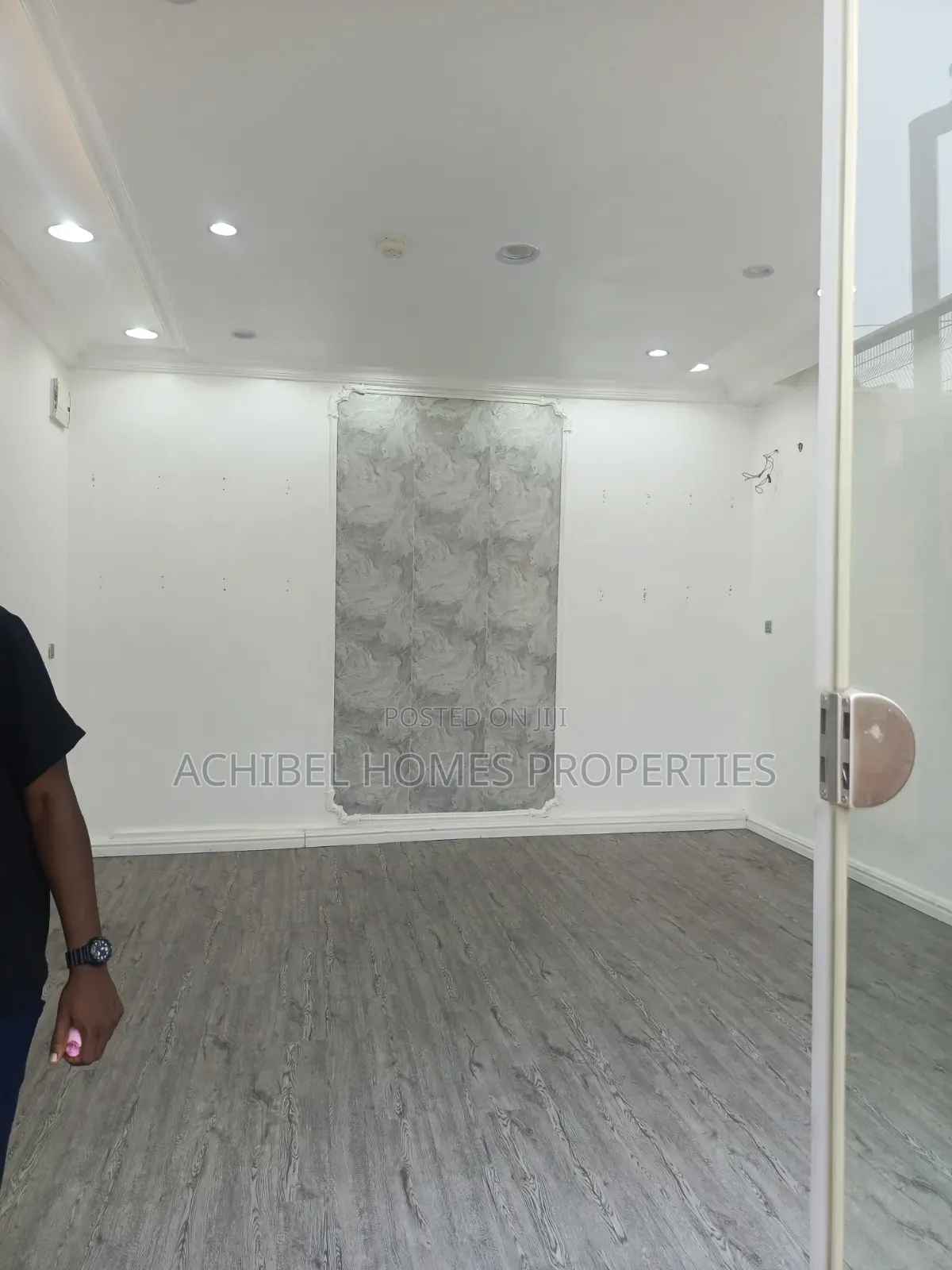 A Shop Space in Lekki Phase 1 for Letting