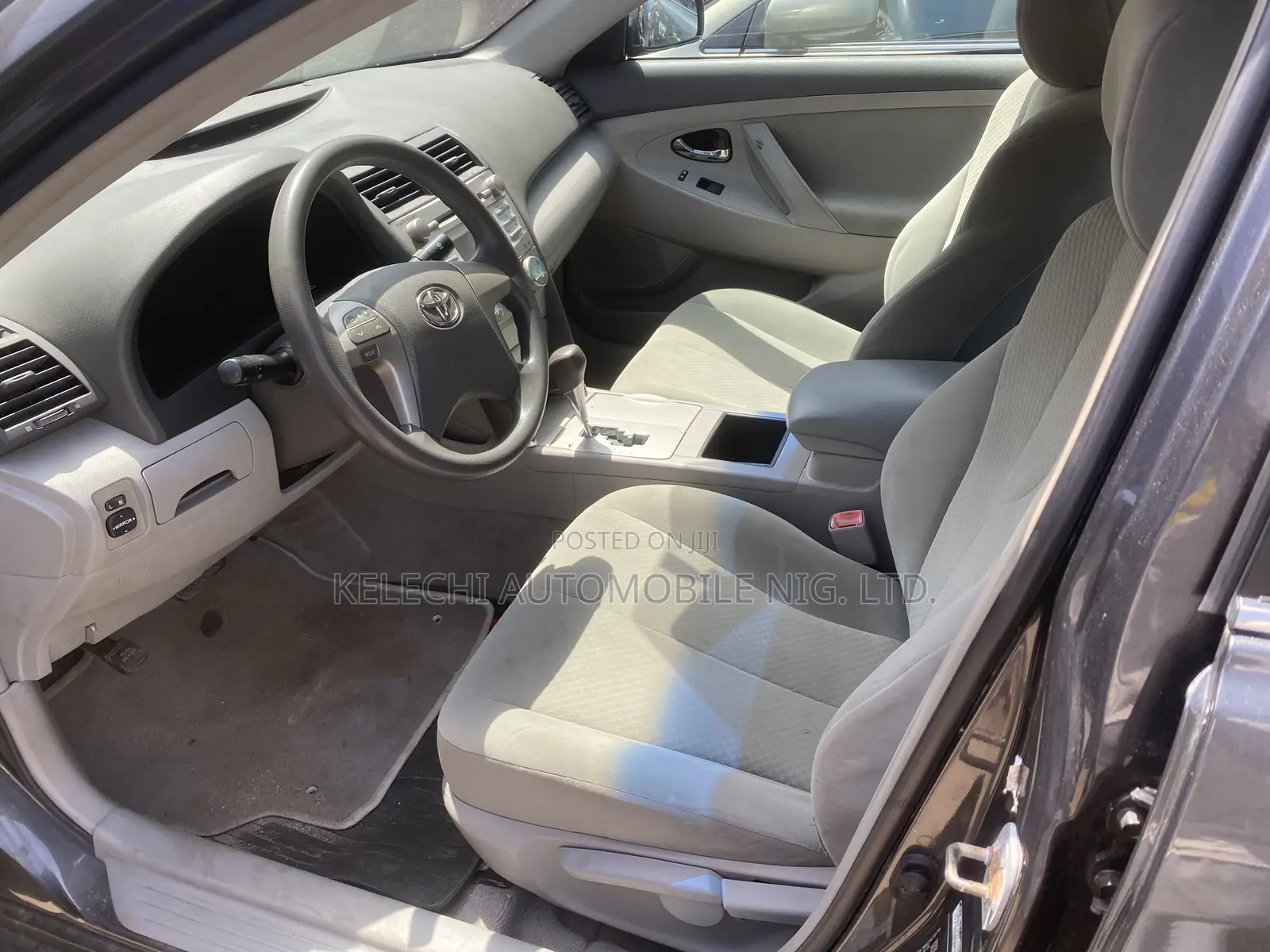 Toyota Camry LE 4dr Sedan (2.4L 4cyl 5A) 2009 Gray