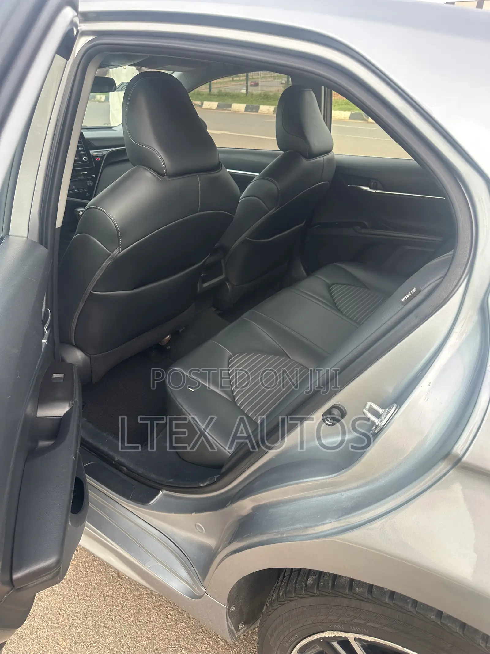 Toyota Camry SE 2021 Silver
