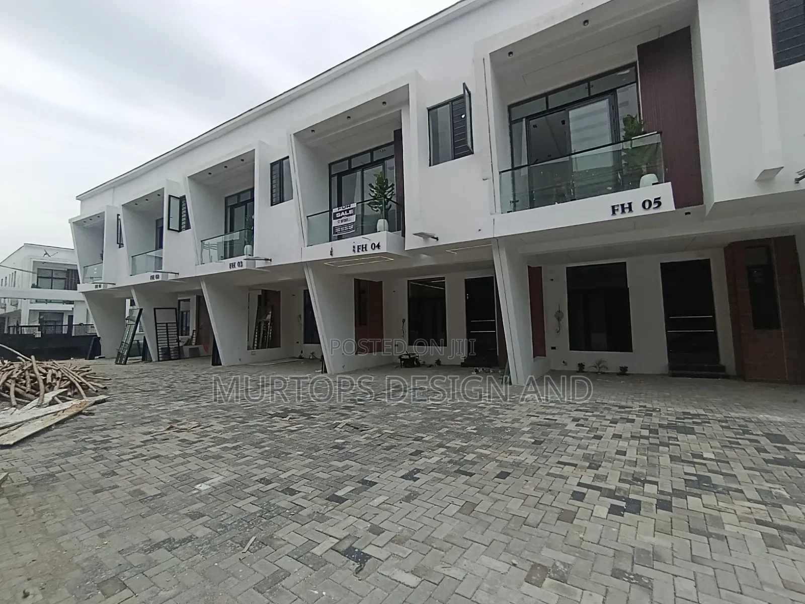 3bdrm Townhouse/Terrace in Gra Ikota for sale