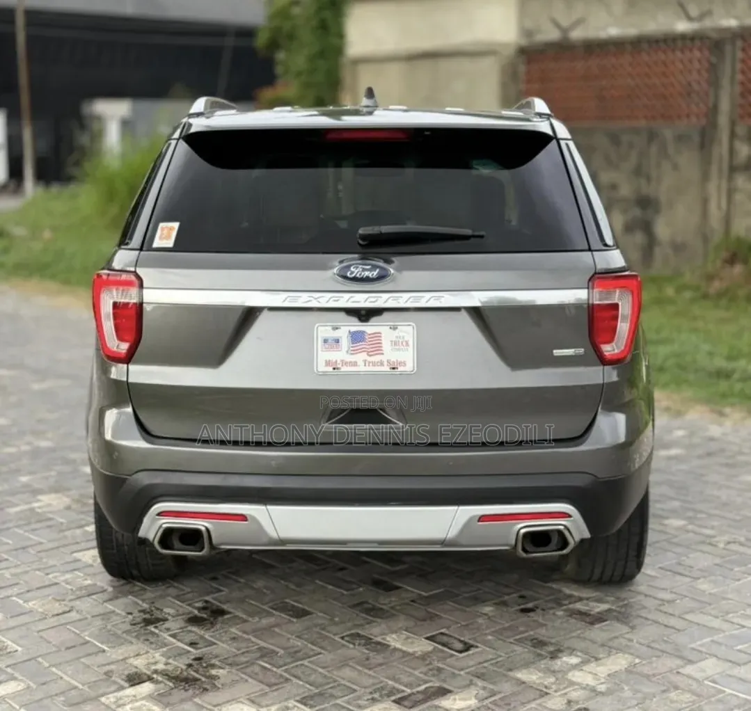 Ford Explorer Platinum 4dr SUV AWD (3.5L 6cyl Turbo 6A) 2016 Gray