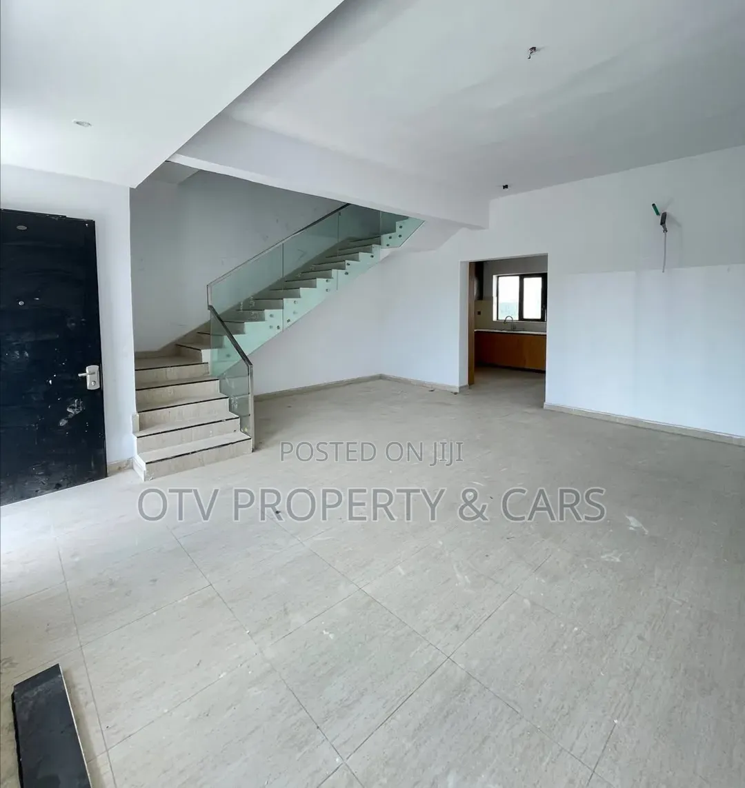 3bdrm Maisonette in Lekki Phase 1 for sale