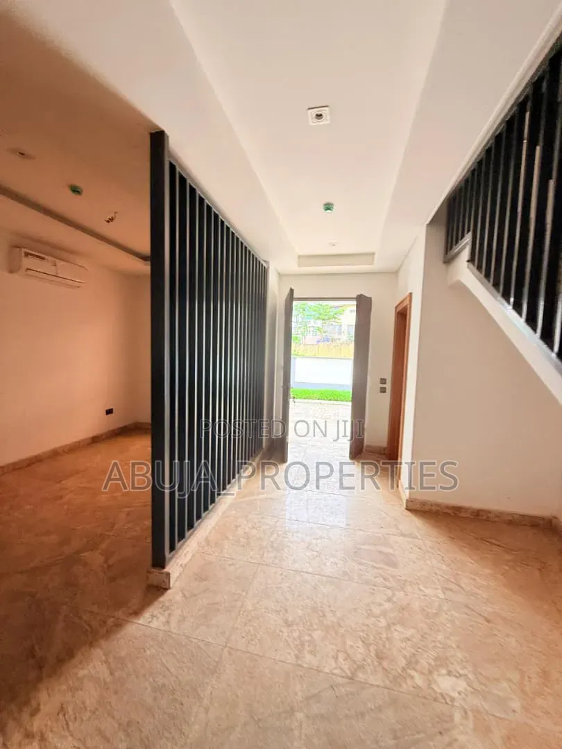 4bdrm Duplex in In A Serene, Wuse 2 for sale