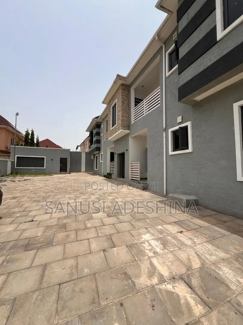 2bdrm Block of Flats in Life Camp By Nnpc for rent