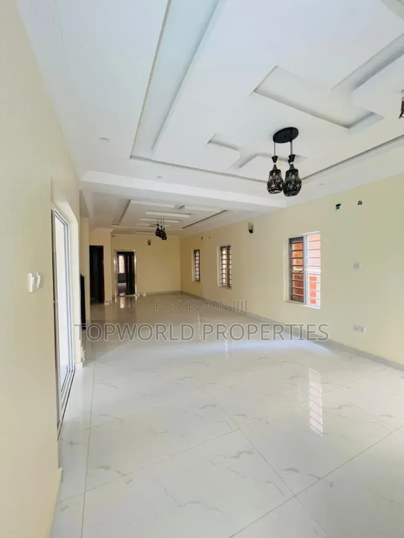 5bdrm Duplex in Elliot Iju Ishaga for sale