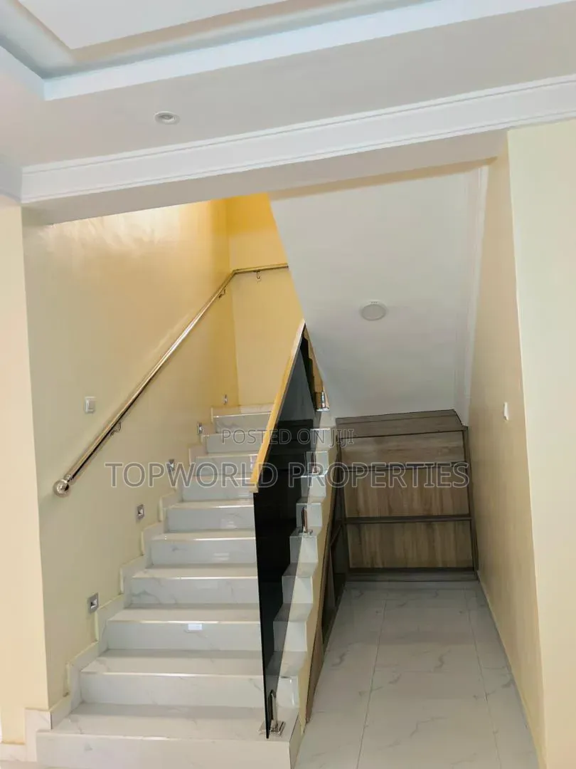 5bdrm Duplex in Elliot Iju Ishaga for sale