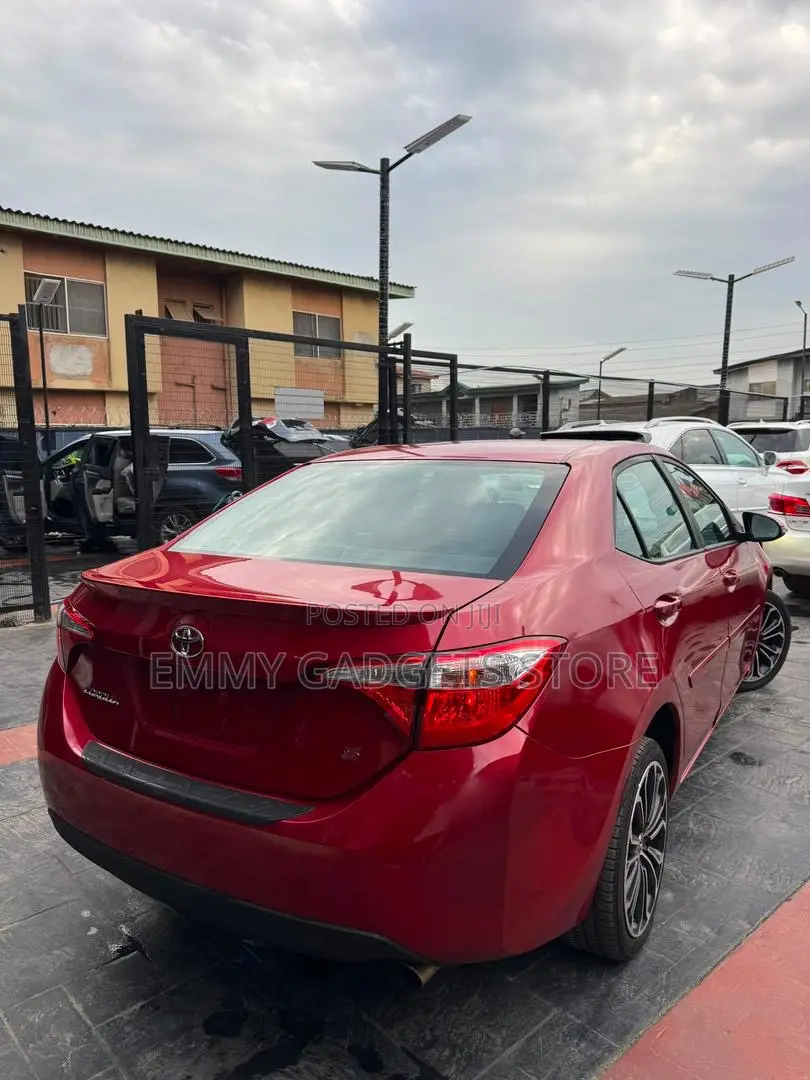 Toyota Corolla 2015 Red