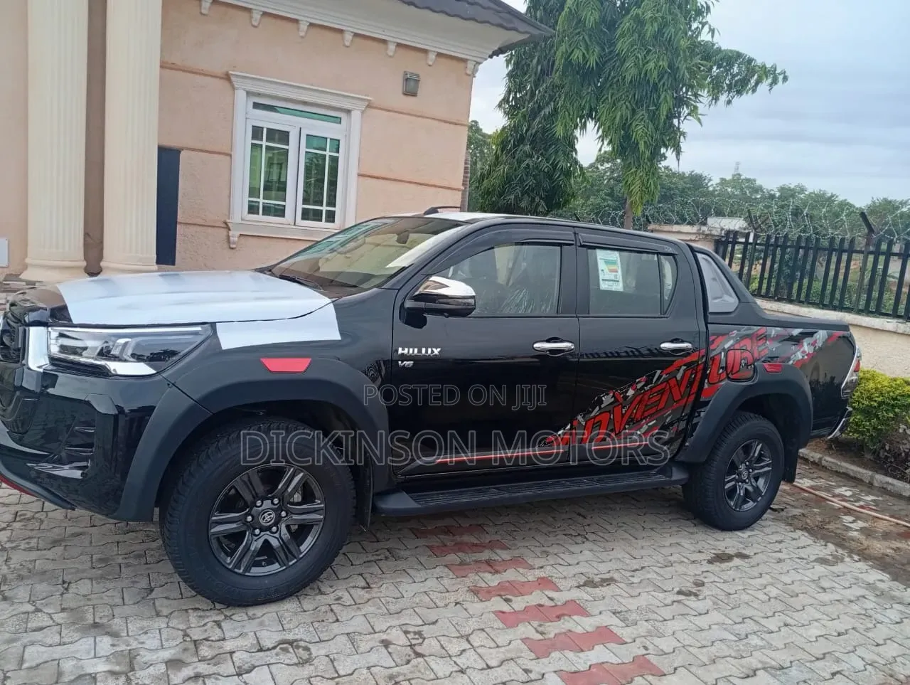 New Toyota Hilux 2025 Black