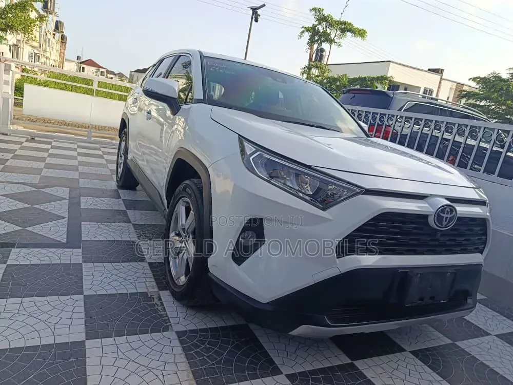 Toyota RAV4 Adventure 2021 White