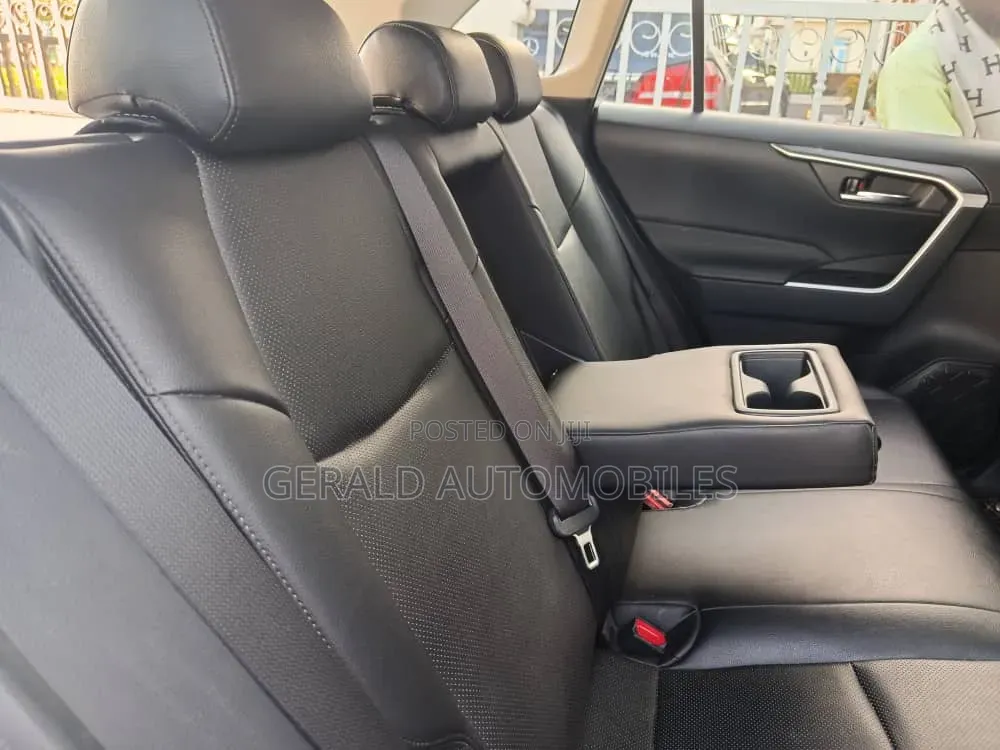 Toyota RAV4 Adventure 2021 White