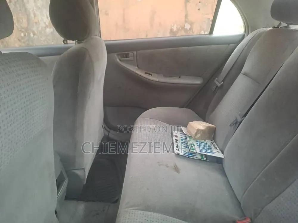 Toyota Corolla LE 2005 Silver