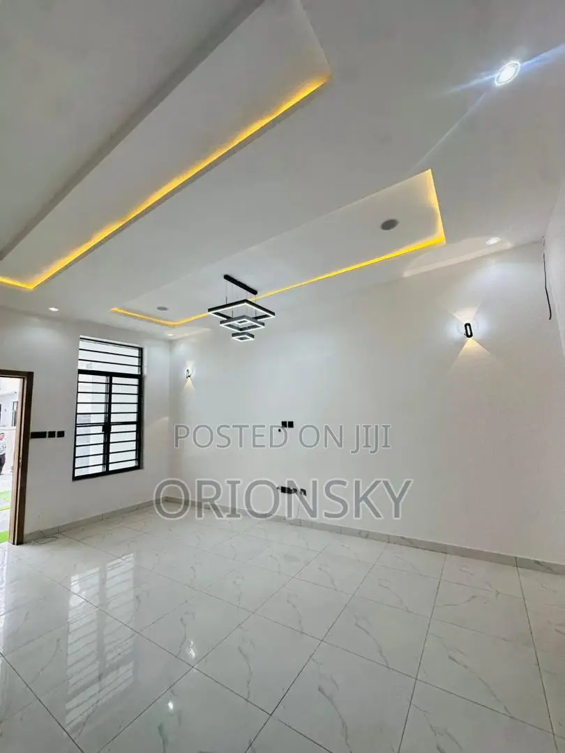 3bdrm Duplex in Chevron for sale