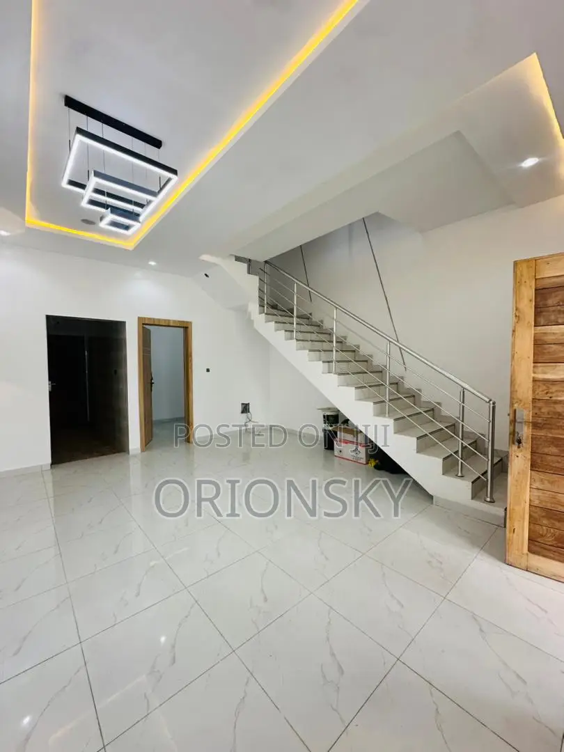 3bdrm Duplex in Chevron for sale
