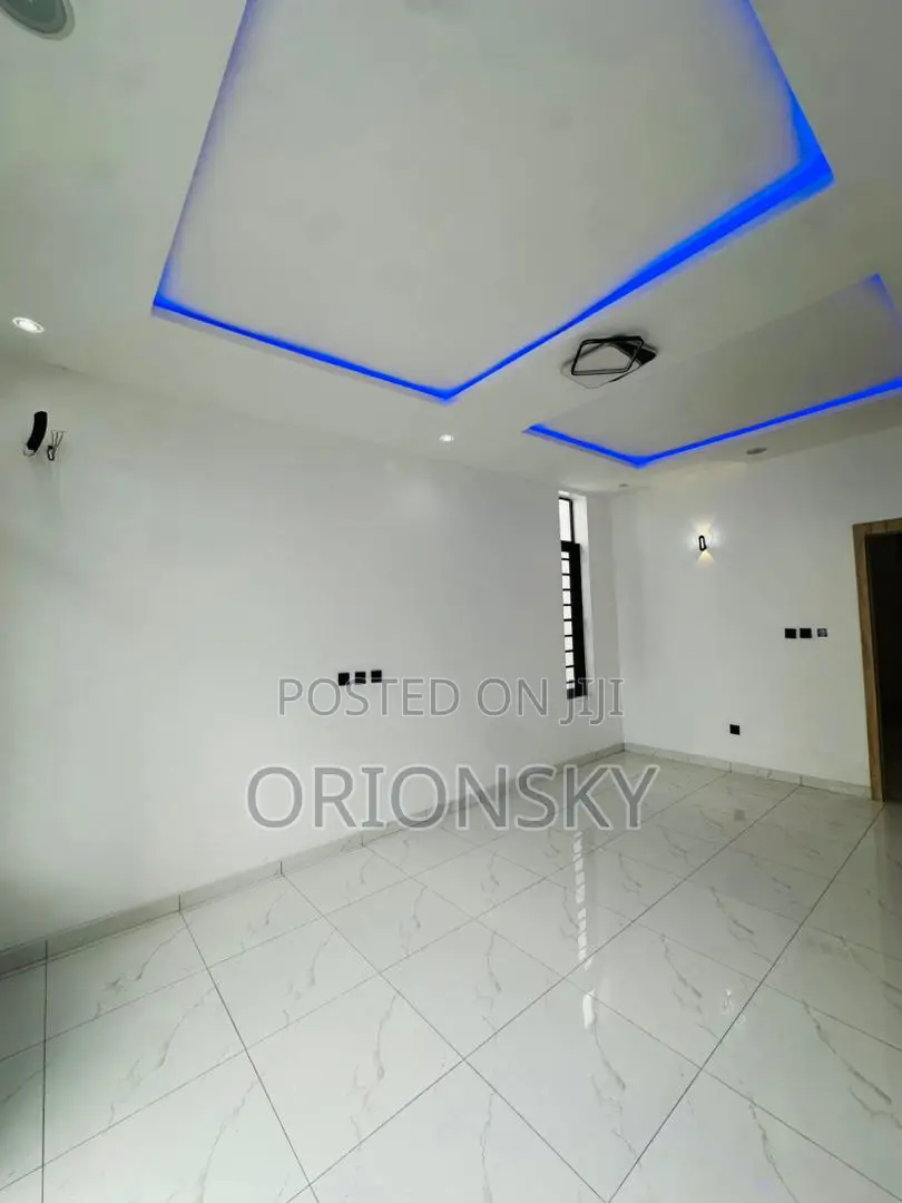 3bdrm Duplex in Chevron for sale