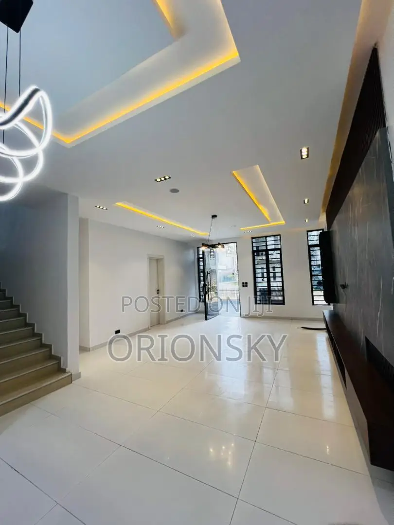 5bdrm Duplex in Megamound, Ikota for sale