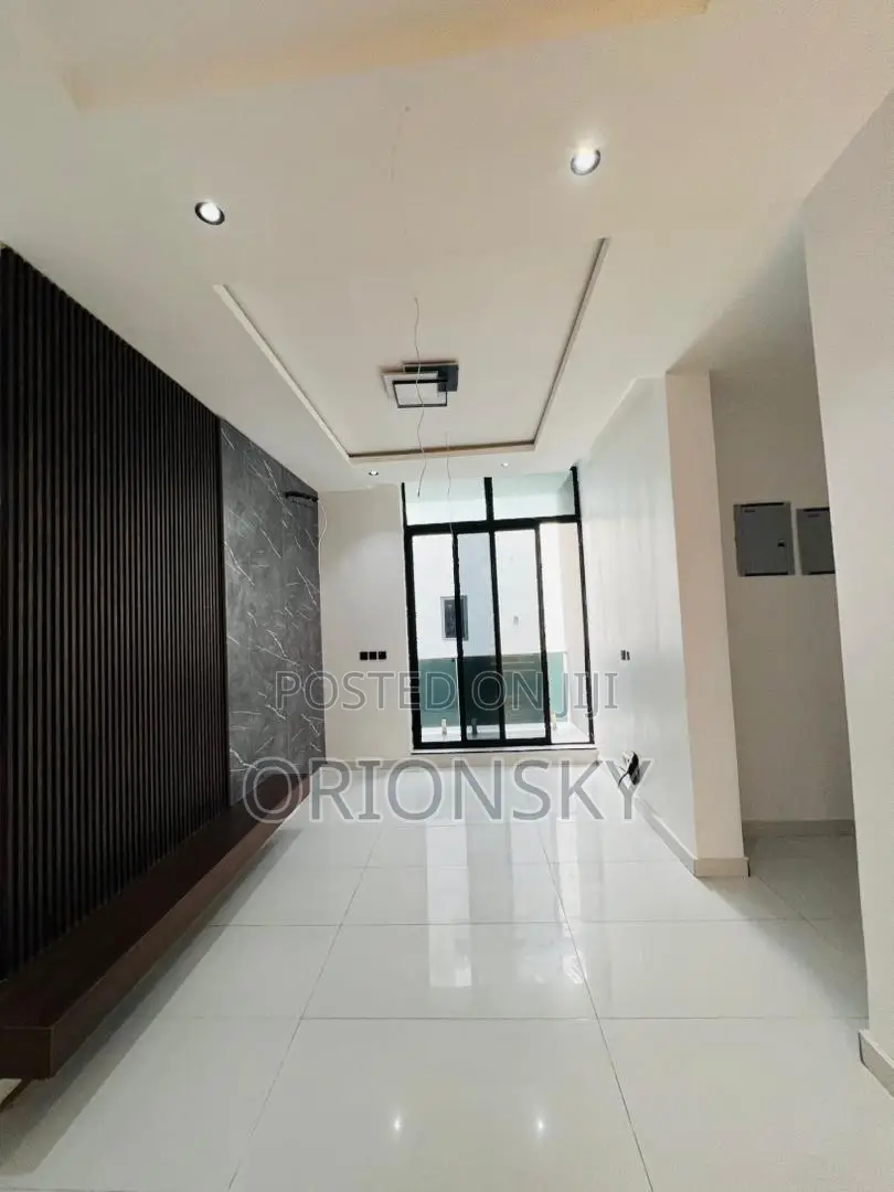 5bdrm Duplex in Megamound, Ikota for sale