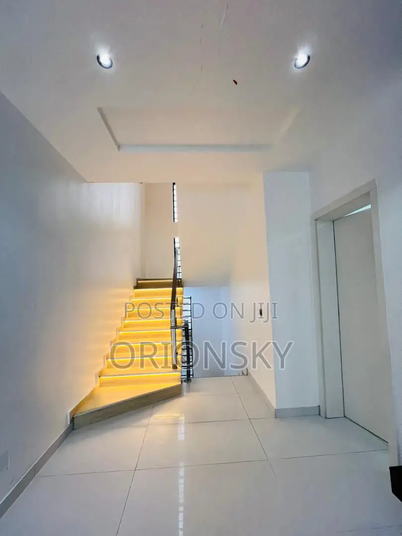 5bdrm Duplex in Megamound, Ikota for sale
