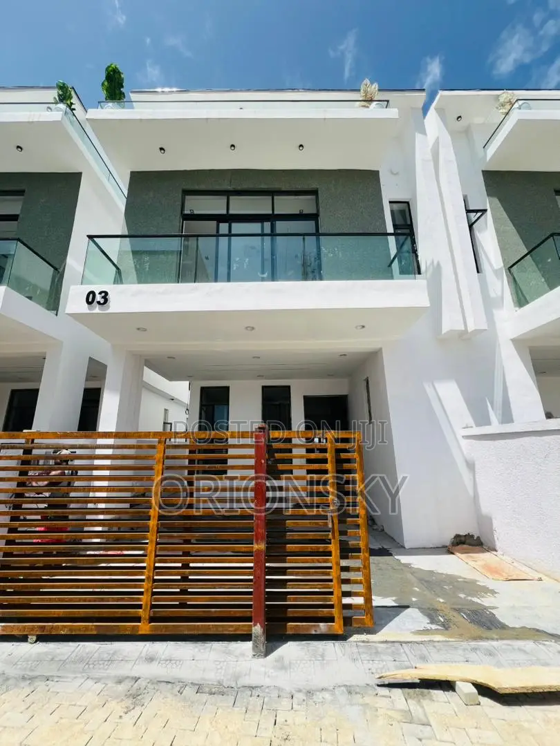 4bdrm Duplex in Ikota for sale