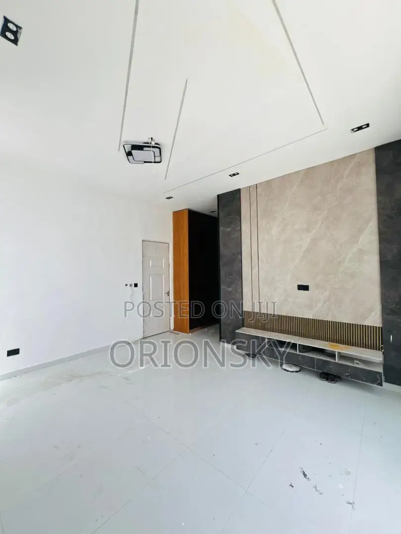 4bdrm Duplex in Ikota for sale