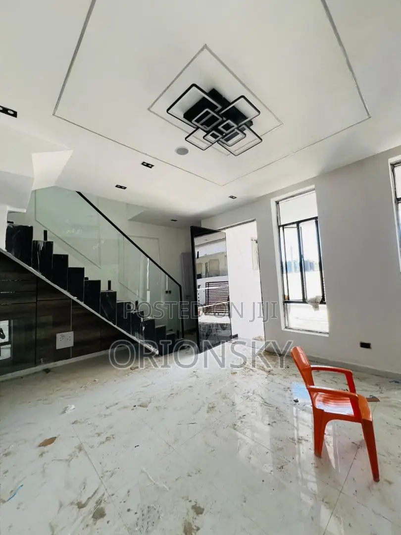 4bdrm Duplex in Ikota for sale