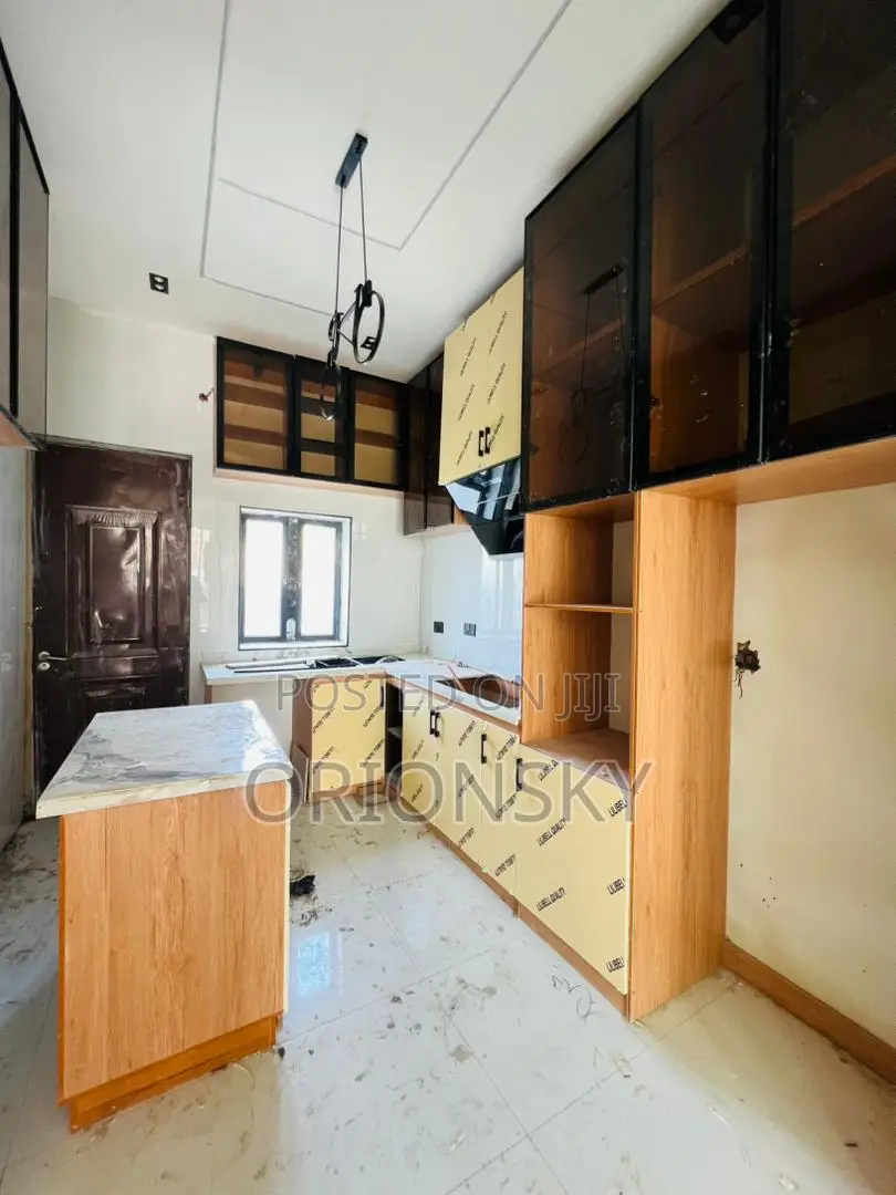 4bdrm Duplex in Ikota for sale