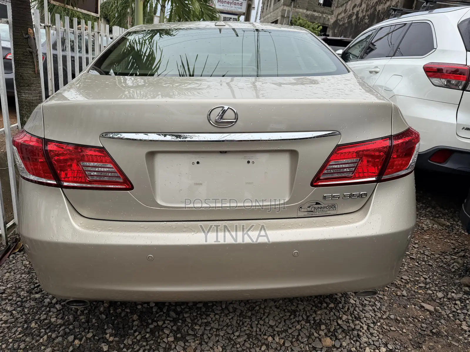 Lexus ES 350 2011 Gold
