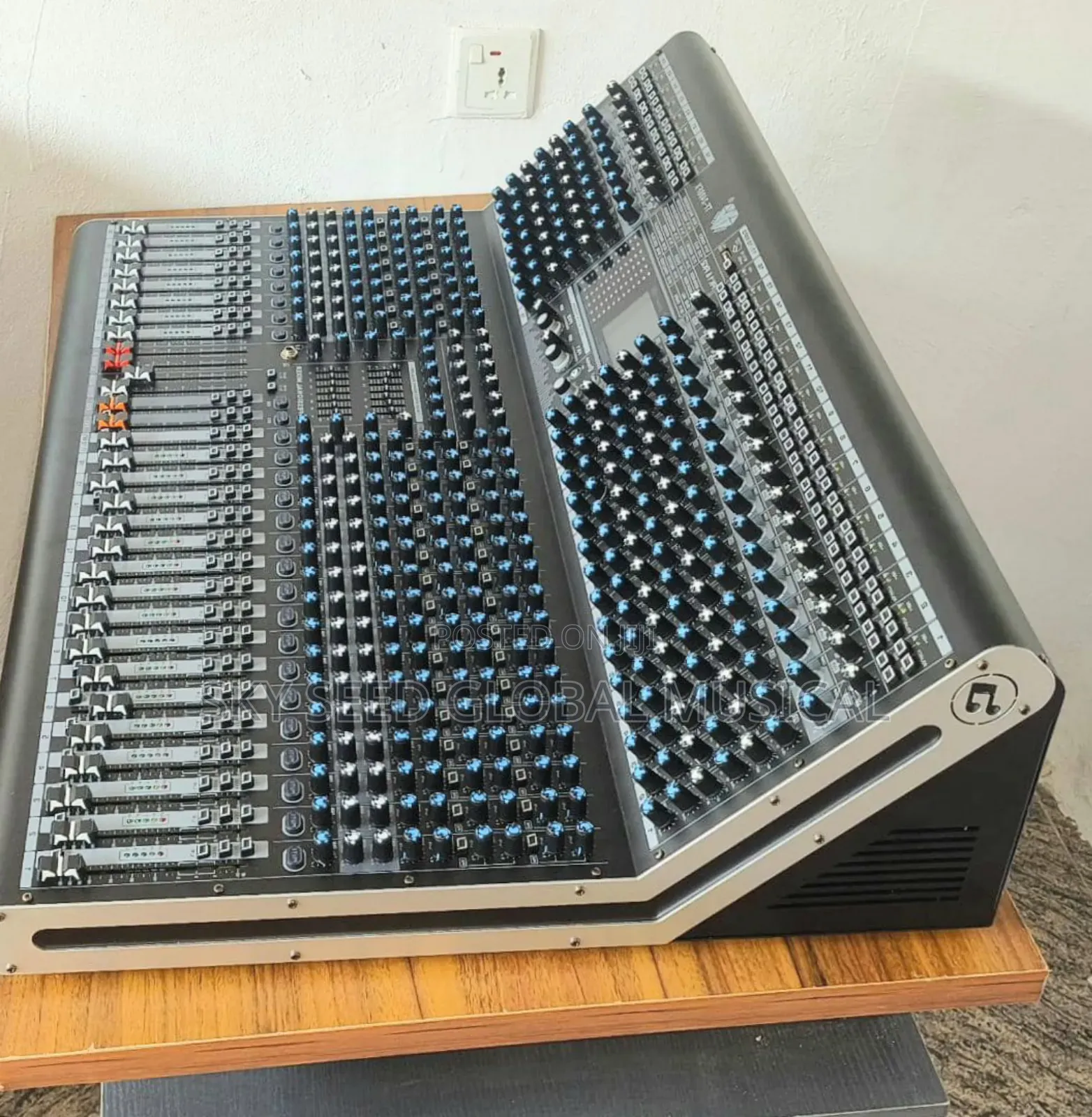 Original 26 Semi Digital Professional Mixer