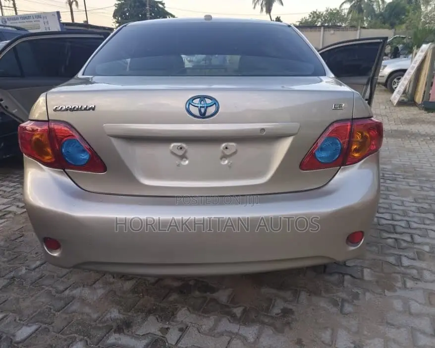 Toyota Corolla LE 4dr Sedan (1.8L 4 cyl 4A) 2009 Gold