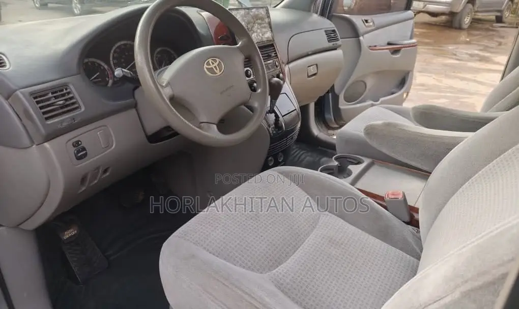 Toyota Corolla LE 4dr Sedan (1.8L 4 cyl 4A) 2009 Gold