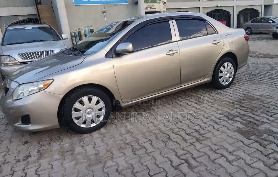Toyota Corolla LE 4dr Sedan (1.8L 4 cyl 4A) 2009 Gold