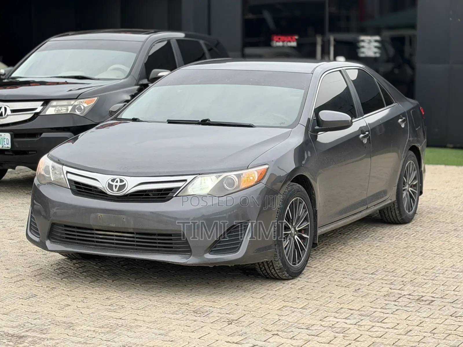 Toyota Camry LE 4dr Sedan (2.5L 4cyl 6A) 2013 Gray