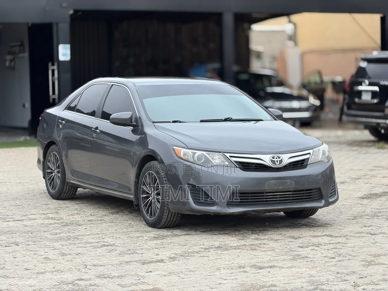 Toyota Camry LE 4dr Sedan (2.5L 4cyl 6A) 2013 Gray