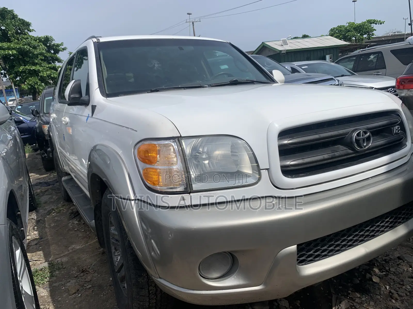 Toyota Sequoia Limited 4dr SUV 4WD (4.7L 8cyl 5A) 2005 White