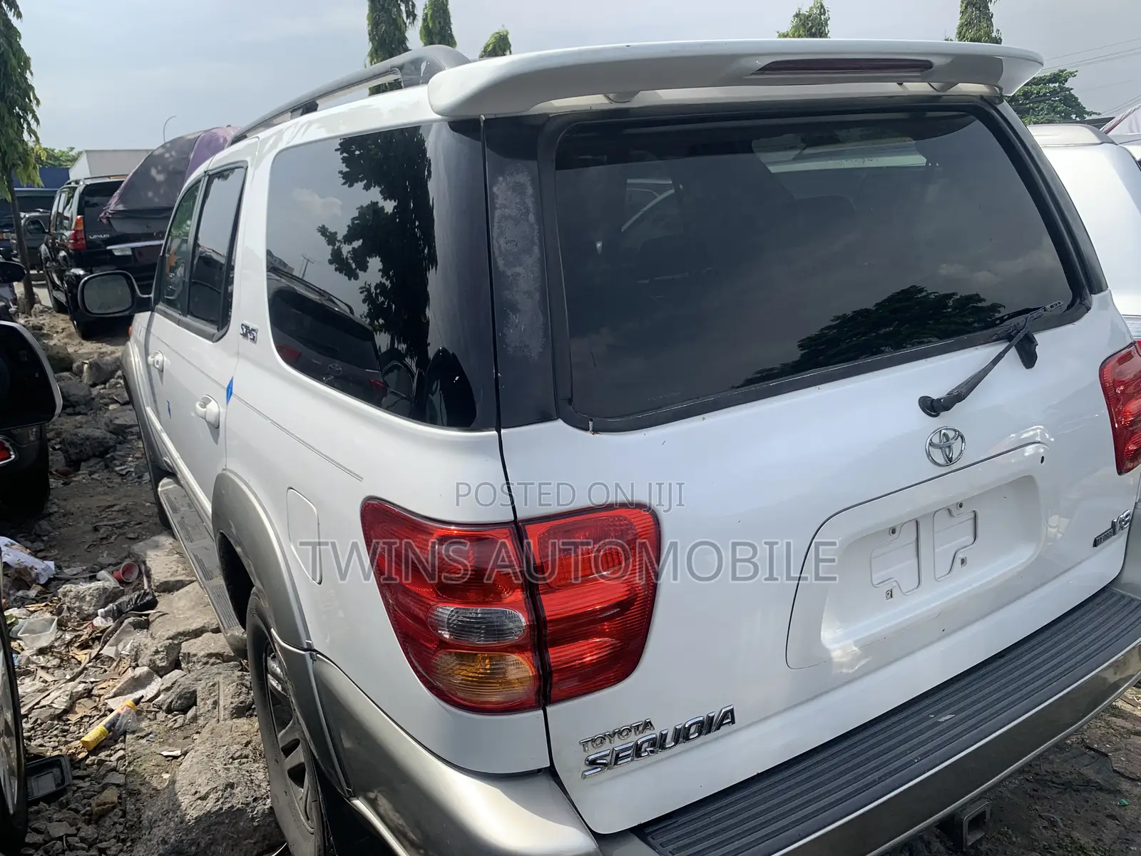 Toyota Sequoia Limited 4dr SUV 4WD (4.7L 8cyl 5A) 2005 White